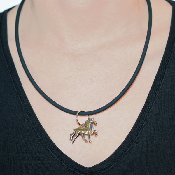 Karslund ketting met IJslandse paarden Karslund ketting met IJslandse paarden